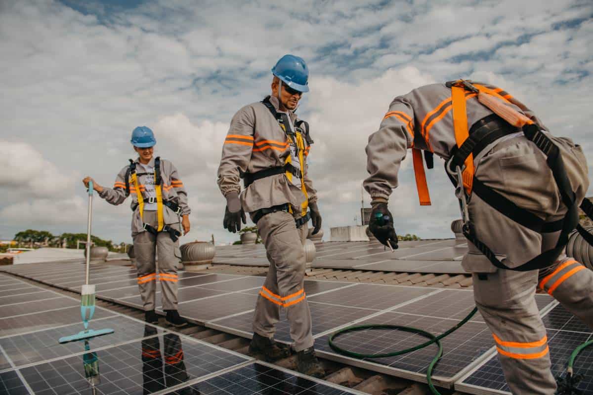 The Facts About Commercial Solar Panel Cleaning